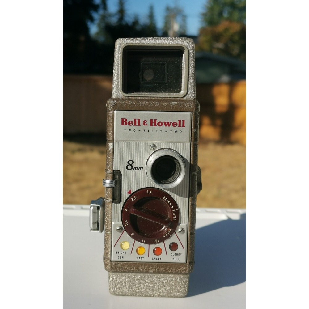 Vintage Bell & Howell 252 Two Fifty Two 8mm Film Movie Camera & Case Untested